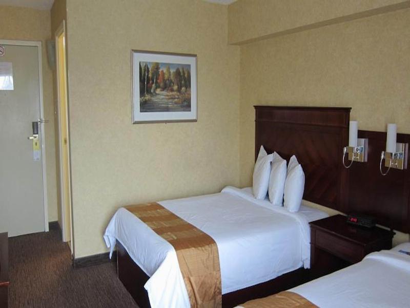 Days Inn By Wyndham Toronto West Mississauga Exteriér fotografie